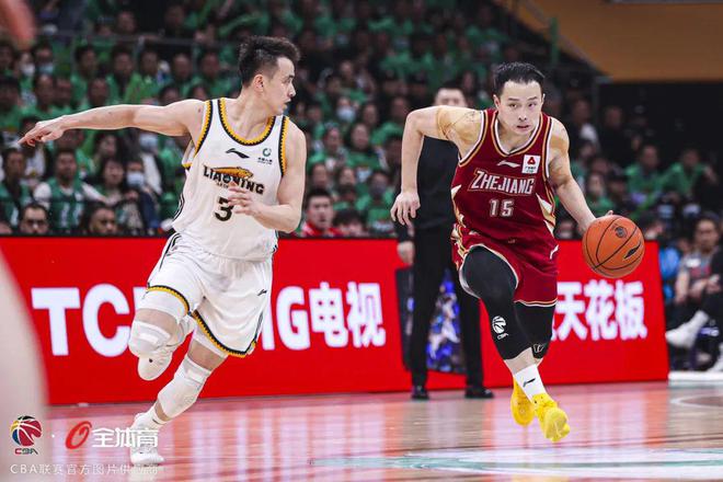篮球夺冠时刻_中国篮球重夺冠军视频_篮球赛夺冠