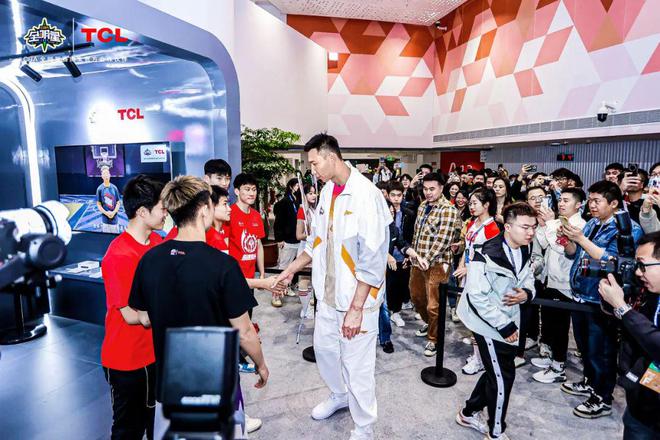 中国篮球重夺冠军视频_篮球夺冠时刻_篮球赛夺冠