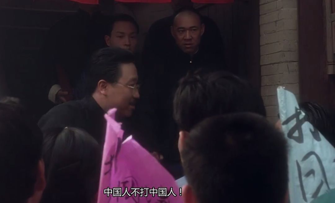 马拉松冲刺递国旗_国旗马拉松冲击视频_国旗冲击马拉松