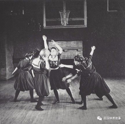 女生篮球打比赛规则犯规_篮球规则女生犯规比赛打手_女生打篮球的规则