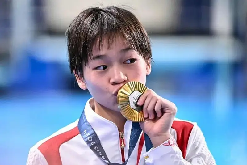 最年轻男子奥运游泳冠军_2021奥运游泳男运动员冠军_游泳奥运男子冠军年轻照片