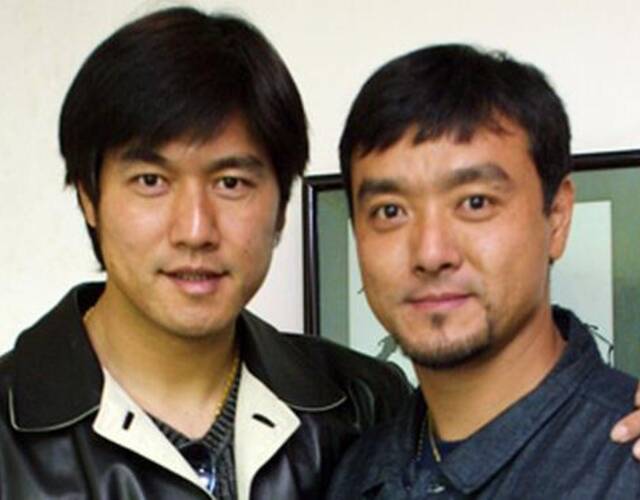 不过两人最终都被中国足坛的潜规则拉下了水。2011年，江津因为03年末代甲A的假球黑金案被关了四年，2015年12月才提前刑满释放。江洪则因为不同意打假球，被陕西当时的投资人王珀陷害令其染上毒瘾，最终黯然退役。