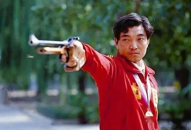 举重运动员游泳_举重冠军游泳比赛_游泳举重冠军比赛规则