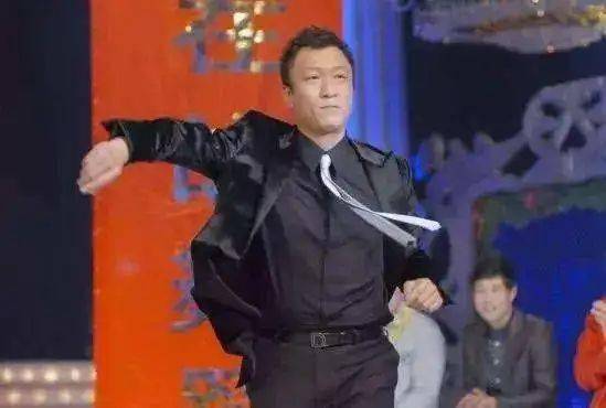 游泳举重冠军比赛规则_举重冠军游泳比赛_举重运动员游泳