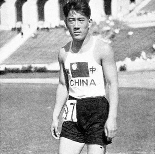 举重冠军游泳比赛_游泳举重冠军比赛规则_举重运动员游泳