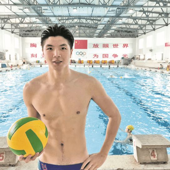 举重冠军游泳比赛_游泳举重冠军比赛规则_游泳举重跳水射击田径