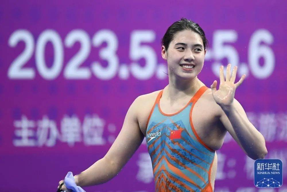 中国队4×200米游泳接力_4ⅹ2oo米游泳比赛视频_游泳冠军游了多少米