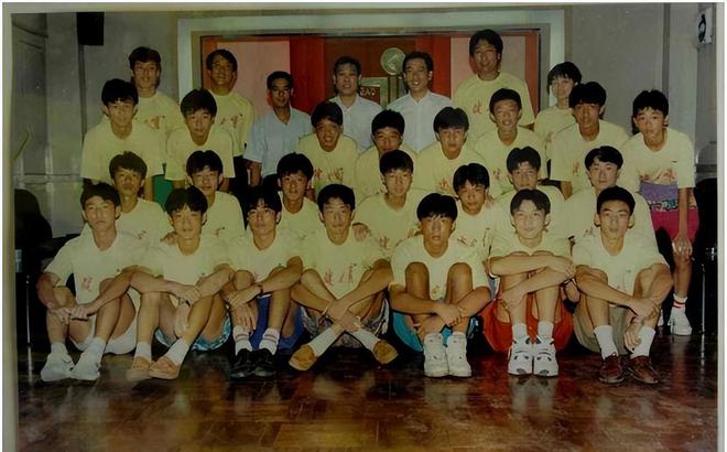 巩汉林拿的足球冠军_歧视黑人又要黑人拿冠军_奥运会足球冠军算大赛冠军吗