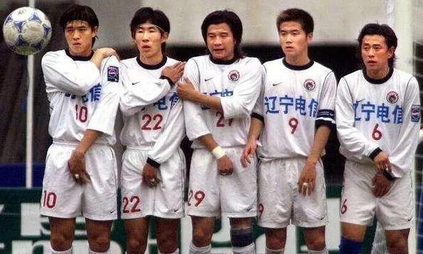 巩汉林拿的足球冠军_埃及足球队拿冠军_ehome拿lol冠军