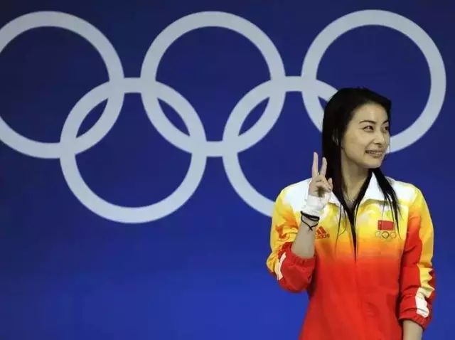游泳冠军叫什么晶晶_游泳冠军女晶晶_游泳晶晶冠军女孩是谁