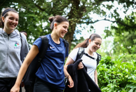 女生打篮球入门教学视频_女生打篮球教学_初学者女生打篮球技巧
