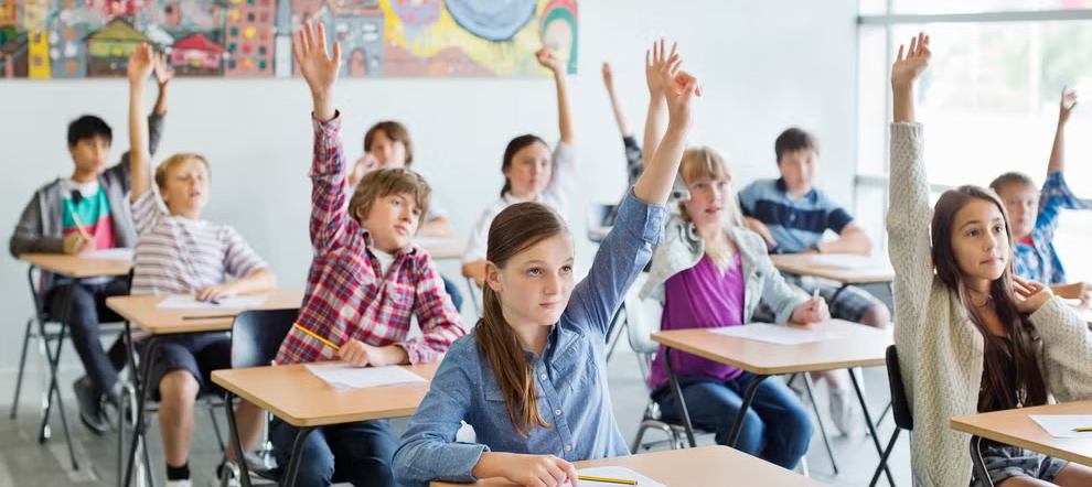 女生打篮球入门教学视频_初学者女生打篮球技巧_女生打篮球教学