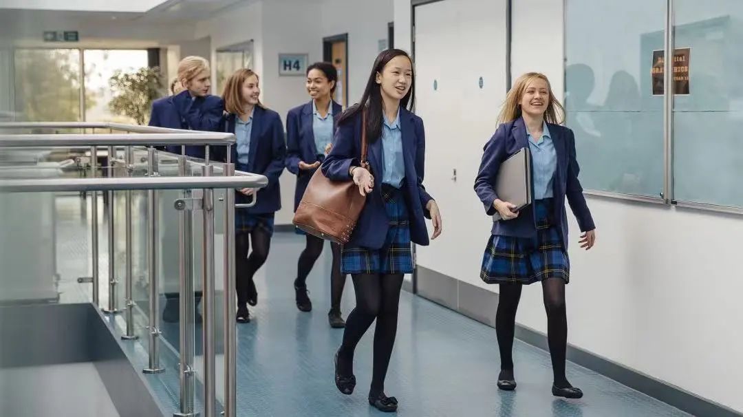 女生打篮球入门教学视频_女生打篮球教学_初学者女生打篮球技巧