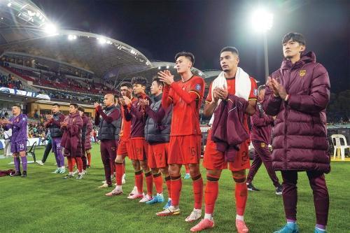 青岛青春足球队历史_青岛足球队青春历史球员名单_青岛足球历史简介