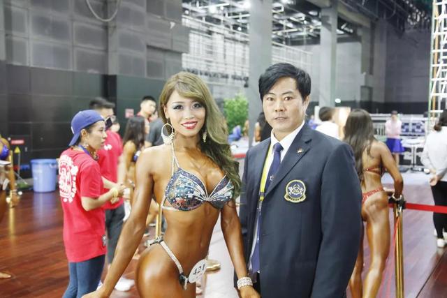 举重男教练_举重冠军扮健身教练_扮教练举重健身冠军的电视剧