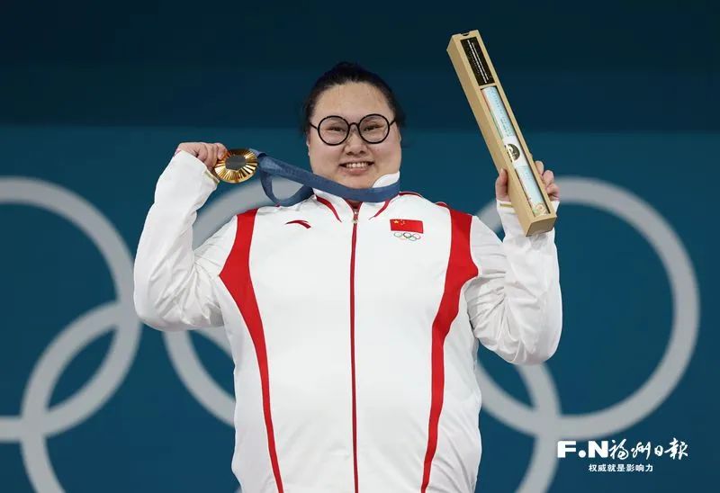 举重冠军女2021李雯雯_中国女举重冠军雯雯是哪里人_女举重李雯雯