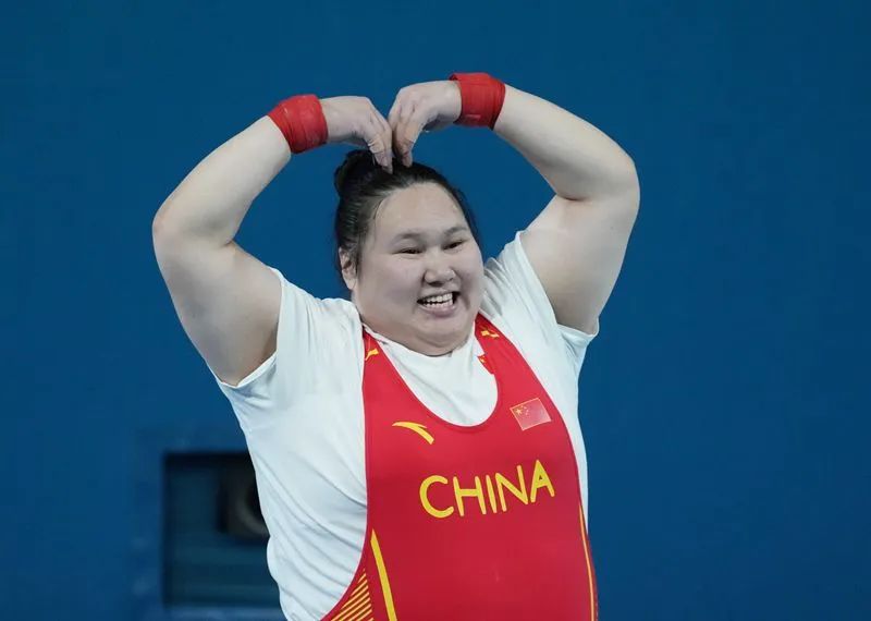 中国女举重冠军雯雯是哪里人_举重冠军女2021李雯雯_女举重李雯雯